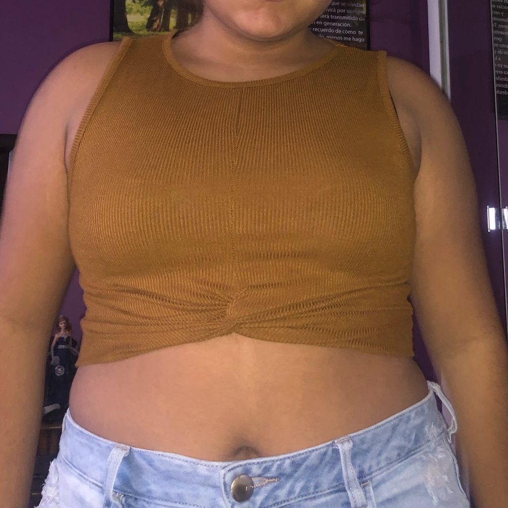 Very cute crop top!